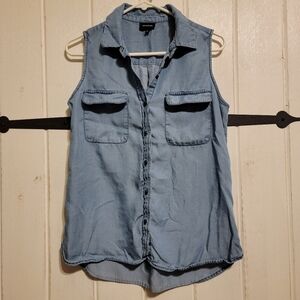 Who What Wear Top Button Up Sleeveless Chambray Size Medium